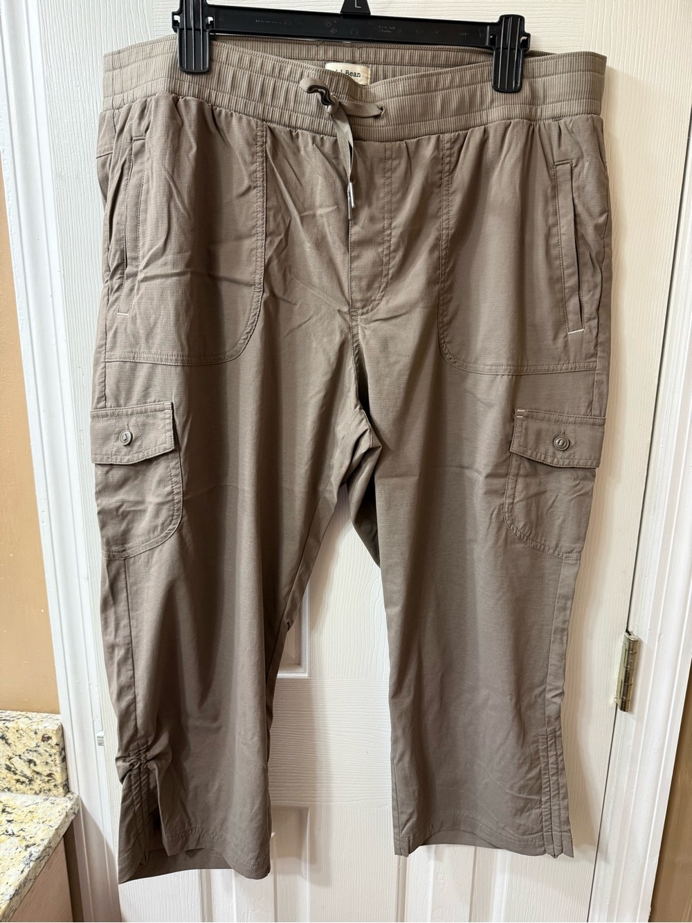 L.L. Bean Women's Camp Vista Cargo Capris - Taupe XL - Like New